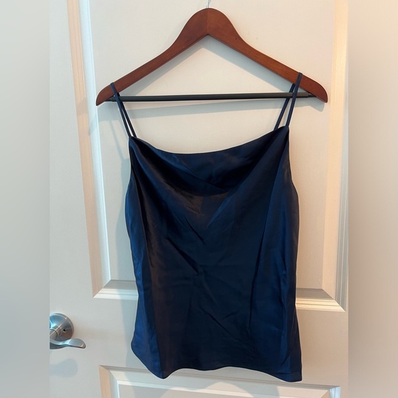 L'AGENCE Elegant Navy Women's Top - Picture 1 of 16